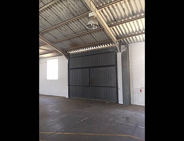 422M² WAREHOUSE RENTED IN OTTERY